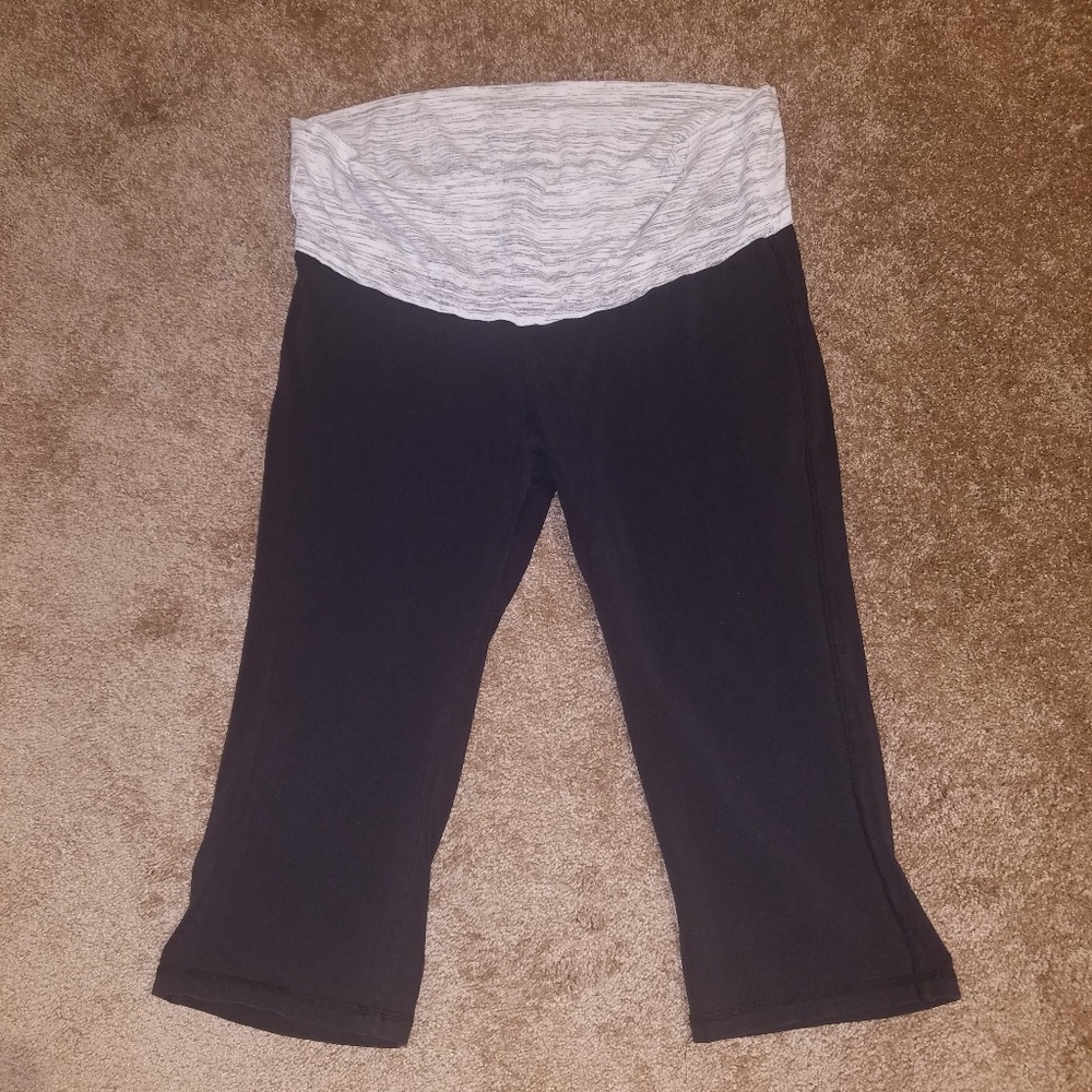 Motherhood Maternity yoga capris